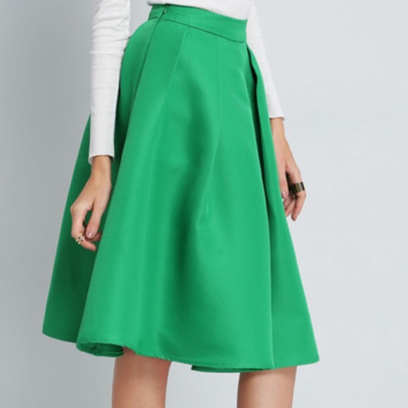 🆕Green pleated zip knee flare skirt - Picture 5 of 6